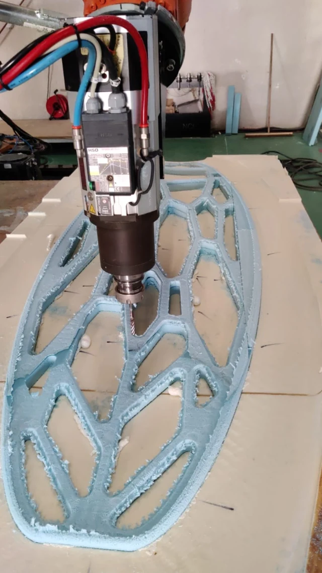 KUKA milling the Tidal Wave surfboard structure